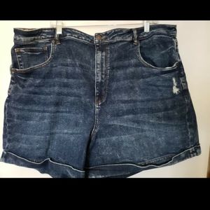 American Eagle Hi rise mom short